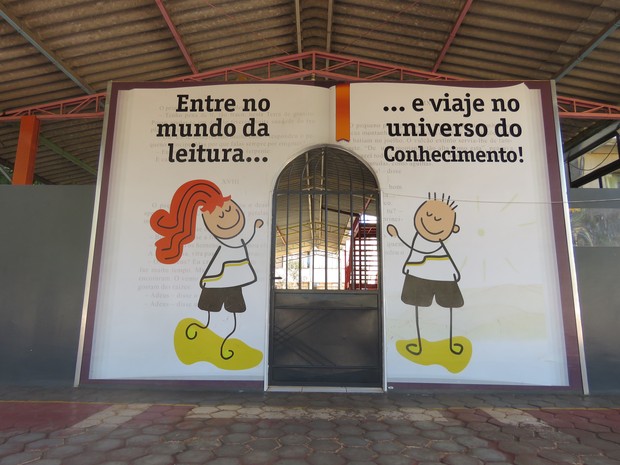 G1 Muro De Escola No Paraná Vira Estante De Livros Para