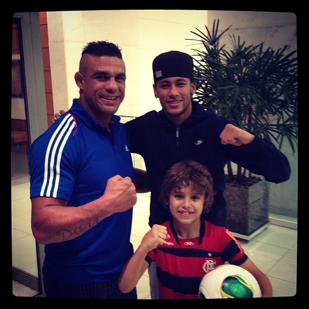 Vitor Belfort com o filho Davi e Neymar (Foto: Instagram/ Reprodução)
