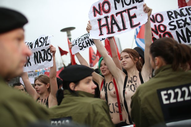 Mulheres protestaram contra o partido de extrema direita alemão (Foto: Florian Schuh/AFP)