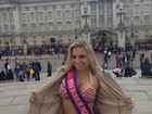 Jéssica Lopes posa em pontos turísticos de Londres e mostra curvas