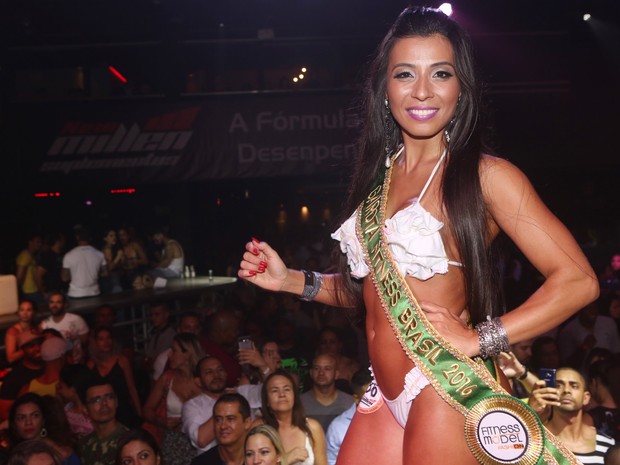 Erika Maruyama, vencedora do concurso Garota Fitness, em prêmio em São Paulo (Foto: Iwi Onodera/ EGO)