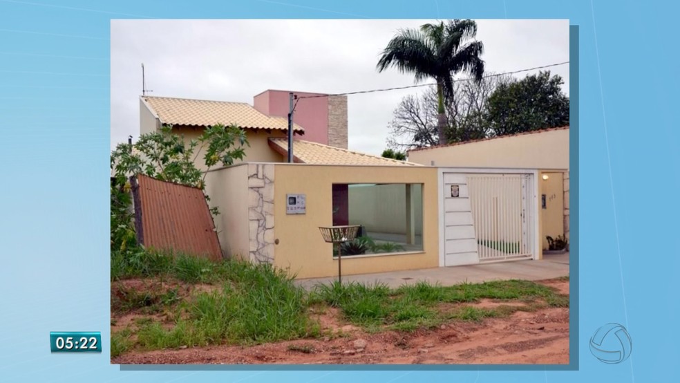 Casa do empresário, onde ele foi morto, em Anastácio (Foto: Reprodução/ TV Morena)