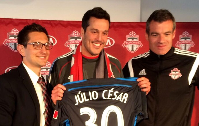 Julio César com a camisa do Toronto FC (Foto: Divulgação)