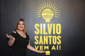 Mara Maravilha visita exposição Silvio Santos vem aí, no MIS (Foto: Rafael Cusato/EGO)