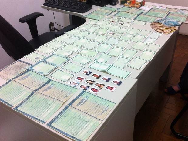 Documentos falsos são apreendidos pela Polícia Civil em Belo Horizonte (Foto: Polícia Civil/Divulgação)