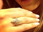 Andressa Urach mostra anel de diamantes e diz: 'Amei o presente'