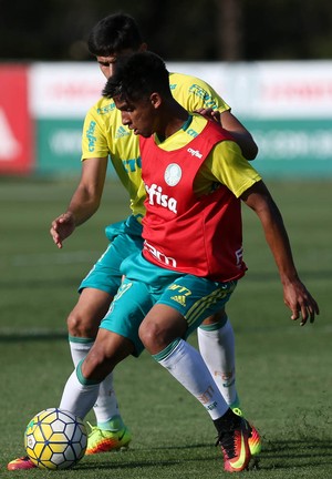 Vitinho agradece nova chance e elogia 