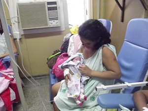 Sala de pós-parto também funciona como enfermaria (Foto: Caroline Holder/G1)