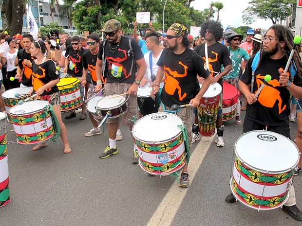 Músicos acompanham o bloco do Pacotão em Brasília (Foto: Lucas Nanini/G1) Músicos acompanham o bloco do Pacotão em Brasília (Foto: Lucas Nanini/G1)