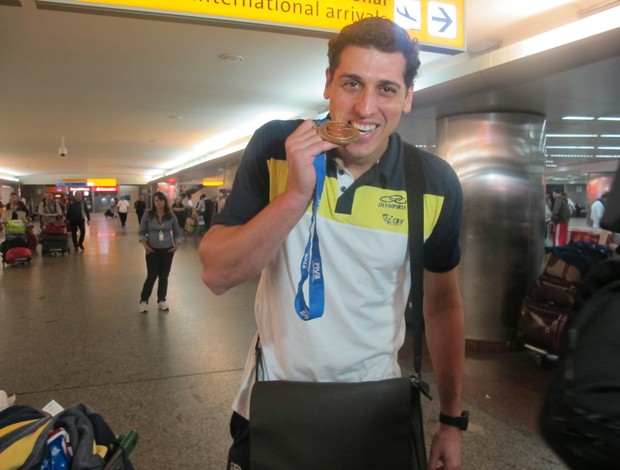 Sidão com a medalha de ouro da Copa dos Campeões (Foto: Thiago Braga/Globoesporte.com)