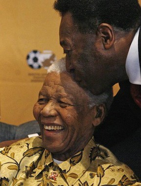 Pelé posta foto com Nelson Mandela (Foto: Twitter / Reprodução)