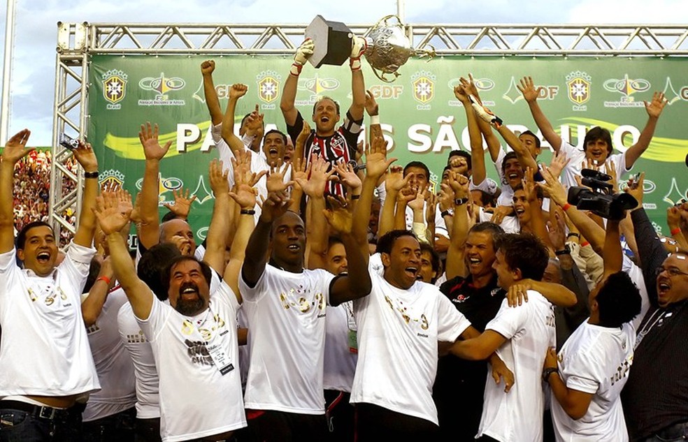 São Paulo comemora o hexacampeonato brasileiro após vencer o Goiás, por 1 a 0, em 2008 (Foto: Rubens Chiri)