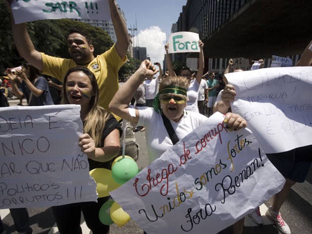 Novo protesto contra Renan aconteceu neste domingo (Foto:  Anderson Barbosa/Fotoarena/Folhapress)