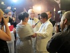 Zeca Pagodinho renova votos de casamento após 25 anos
