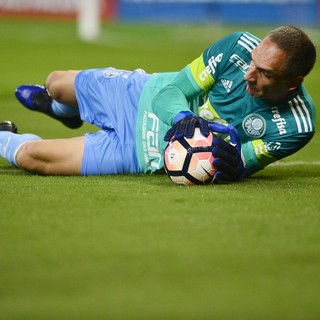  Prass explica lição do Palmeiras em vitória suada