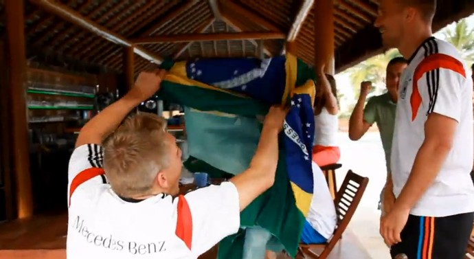 Schweinsteiger e Podolski Torcida Brasil (Foto: Reprodução)