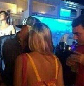 Neymar conversa com Priscilla Silva em boate em Ibiza (Foto: Instagram/ Reprodução)