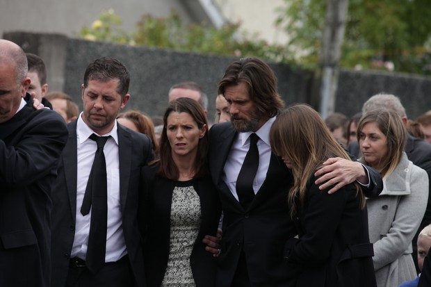 Jim Carrey no enterro de sua ex-namorada, Cathriona White (Foto: Getty Images)