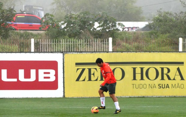 Zagueiro Índio treina no Inter (Foto: Tomás Hammes/GLOBOESPORTE.COM)