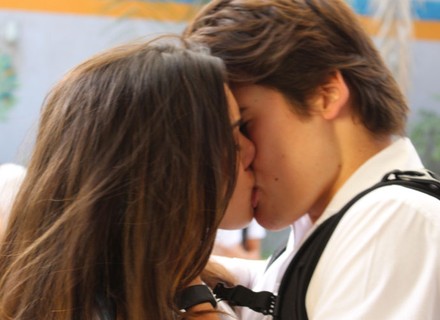 Novo casal? Luciana dá o maior beijão em Rodrigo 