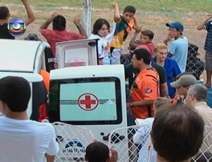 Presidente do Serra Talhada passa mal durante jogo contra o Náutico (Foto: Reprodução / TV Globo)