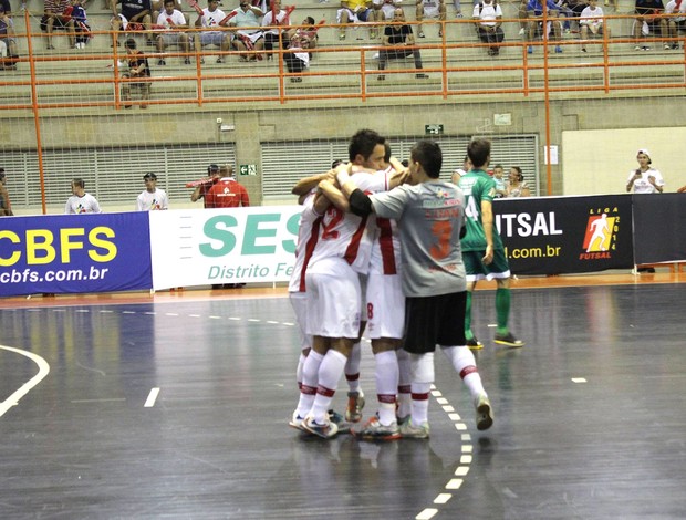 Comemoração do Sorocaba Futsal (Foto: Gilberto Santos)