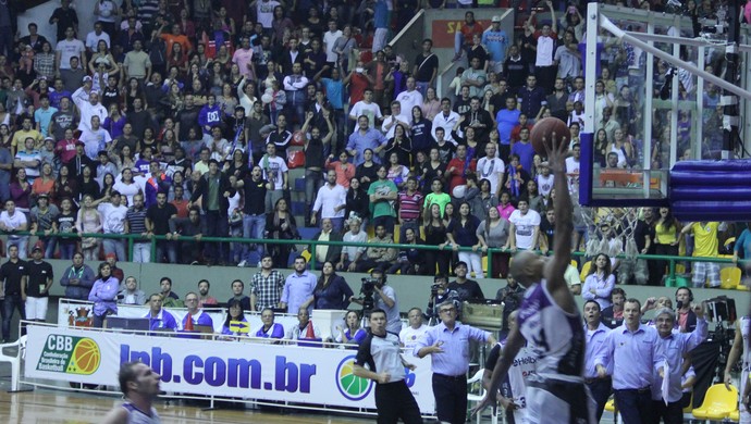 Marcus Toledo - Mogi das Cruzes x Limeira - NBB 6 - jogo 3 (Foto: Cauê Maldonado)