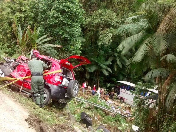 Fox ficou destruído em acidente em Corupá (Foto: PRF/ Divulgação)