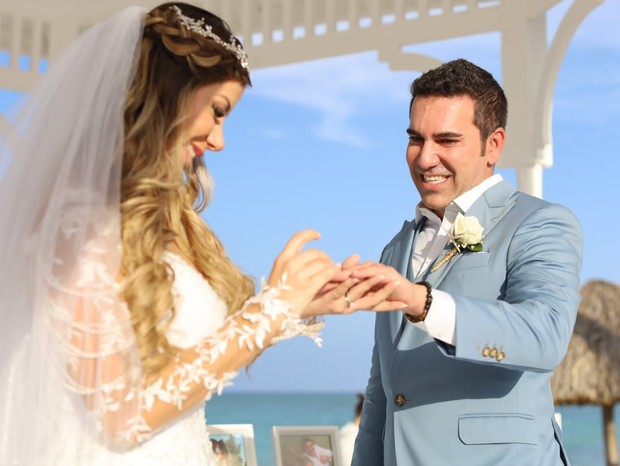 Luana Monalisa e João Almeida: Casamento foi celebrado no Caribe, em novembro (Foto: Jorge Beirigo / Renato Cipriano - Divulgação)