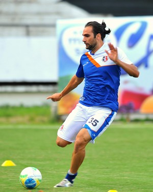 Léo Gamalho santa cruz (Foto: Aldo Carneiro / Pernambuco Press)