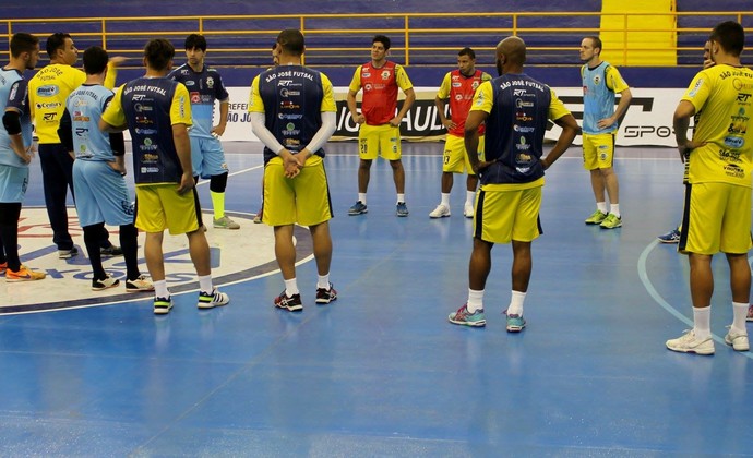 Treino São José Futsal (Foto: Brenno Domingues/Quarttus Marketing)