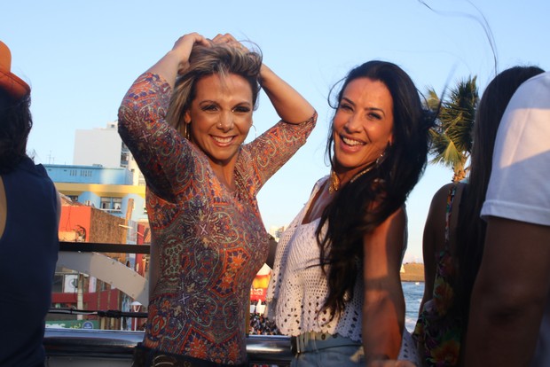 Carla Perez e Scheila Carvalho (Foto: Agnews)