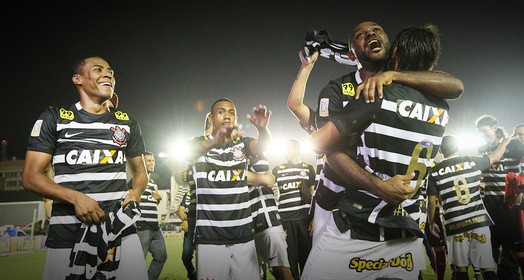  Corinthians deixa hotel no Rio com o apoio da torcida