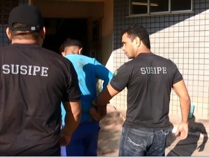 Um dos fugitivos foi recapturado na mata (Foto: Reprodução/TV Tapajós)