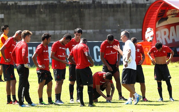 Dorival Junior no treino do Flamengo (Foto: Marcelo Carnaval / Ag. O Globo)