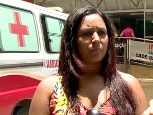 Gisele Elias dos Santos foi ao hospital para saber de três parentes que estavam no ônibus, espírito santo (Foto: Reprodução/TV Gazeta)