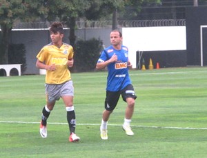 Leo e Gabigol, treino do Santos (Foto: Marcelo Hazan / Globoesporte.com)