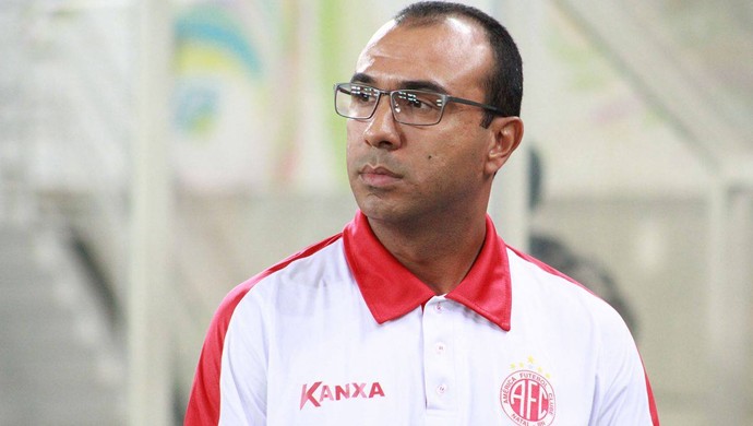 Felipe Surian técnico do América-RN (Foto: Fabiano de Oliveira/GloboEsporte.com)