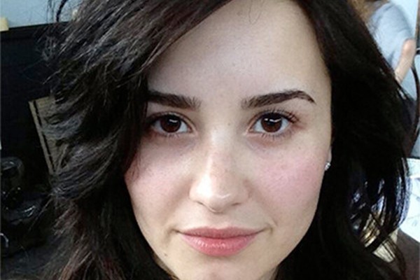 Demi Lovato postou foto de cara limpa em seu Twitter (Foto: Twitter)