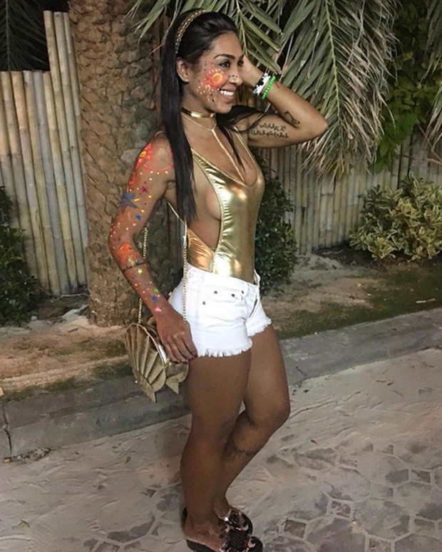 Ex-BBB Amanda Djehdian em festa na Tailândia (Foto: Instagram/ Reprodução)
