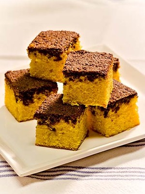 Visão  Receita de bolo de chocolate e ovos com calda de