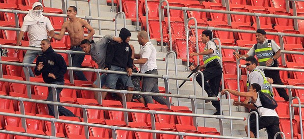 Leandro Silva de Oliveira torcida corinthians briga estádio mané garrincha (Foto: Ed Ferreira / Agência Estado)