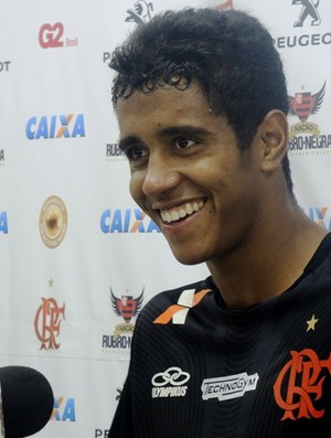 Gabriel coletiva Flamengo (Foto: Cahê Mota)