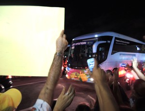 Chegada ônibus Brasil Fortaleza (Foto: Roberto Leite)