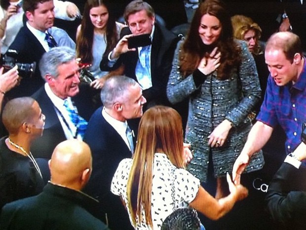 Príncipe William e Kate Middleton com Beyoncé e Jay-Z em jogo de basquete em Nova York, nos Estados Unidos (Foto: Instagram/ Reprodução)