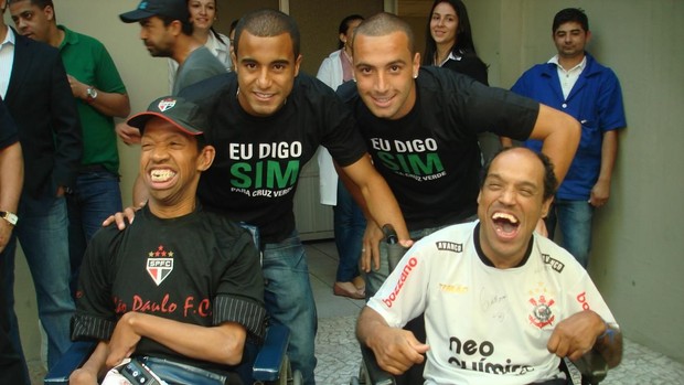 Lucas Guilherme São Paulo Corinthians visita hospital (Foto: Rodrigo Faber/Globoesporte.com)