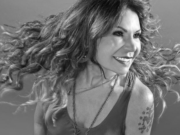 No CD 'Do meu olhar pra fora', cantora exterioriza humanismo positivista com som pop contemporâneo  (Foto: Divulgação)