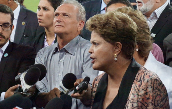 Durante coletiva, presidente Dilma Rousseff disse que ficou encantada com a Arena das Dunas (Foto: Augusto Gomes/GloboEsporte.com)