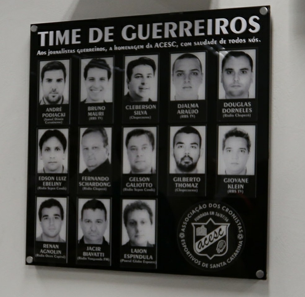 Homenagem jornalistas catarinenses mortos na tragédia (Foto: Sirli Freitas/Chapecoense)