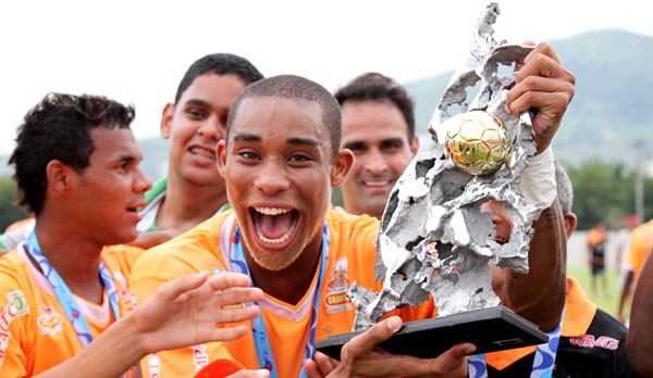 Flavio atacante Nova Iguaçu Campeão Copa Rio 2012 (Foto: Site Nova Iguaçu)